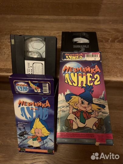 Видеокассеты с мультфильмами и фильмами