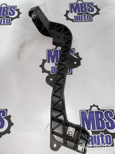 Кронштейн (крепление) радиатора левый верхний