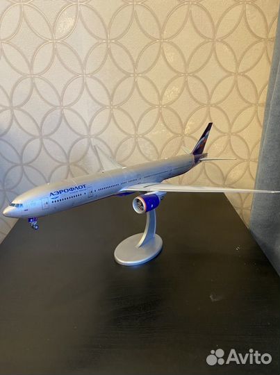 Модель самолета Boeing 777-300 er