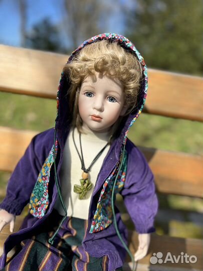 Коллекционная фарфоровая кукла