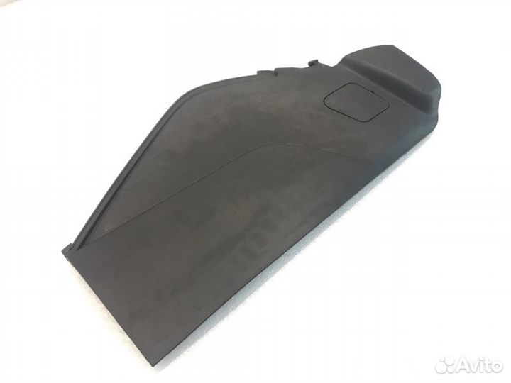 Обшивка салона правая Ford Focus 3 хетчбек 2.0