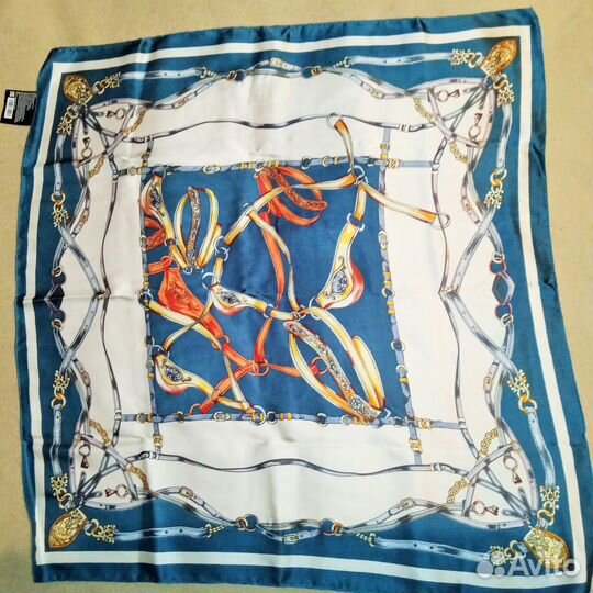 Платок в подарочной упаковке