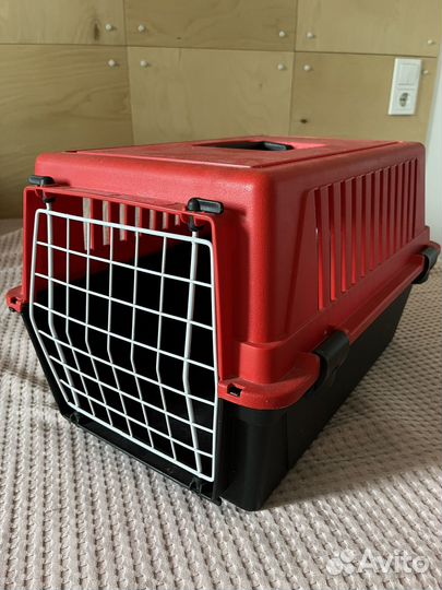 Домик, переноска, когтеточки и др