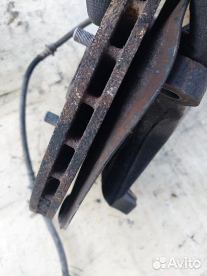 Кулак поворотный передний правый Suzuki Vitara