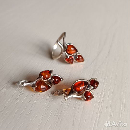 Серебряные серьги с янтарем