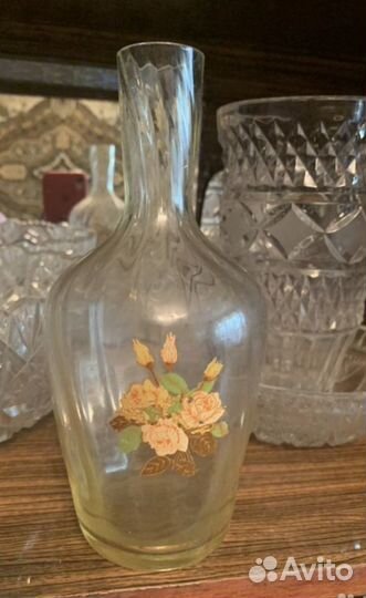 Графинчик и бокалы из жёлтого стекла