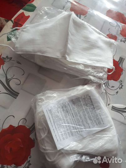 Маски черные и белые