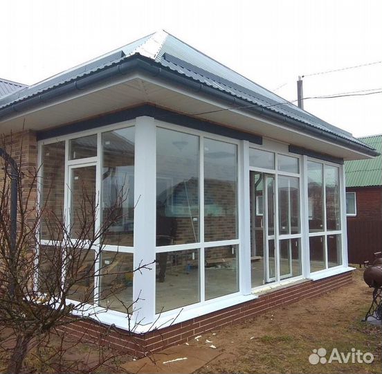 Остекление беседки с отделкой