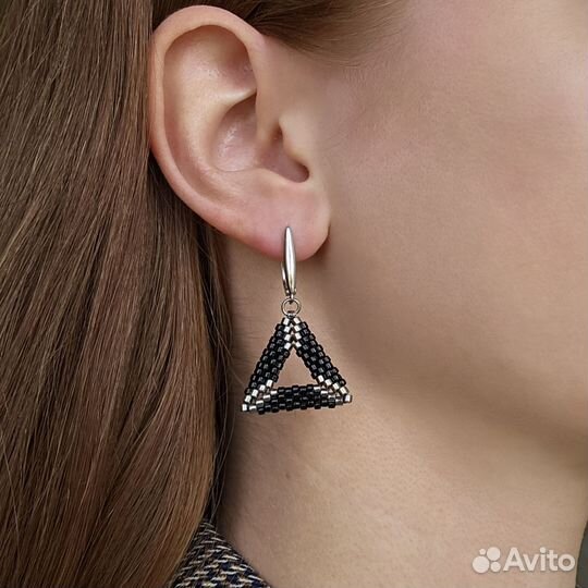 Серьги с подвеской из бисера