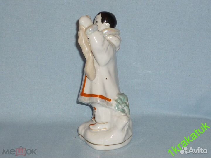 Мальчик нанаец С белкой. Дулево, дз 1950-ые годы