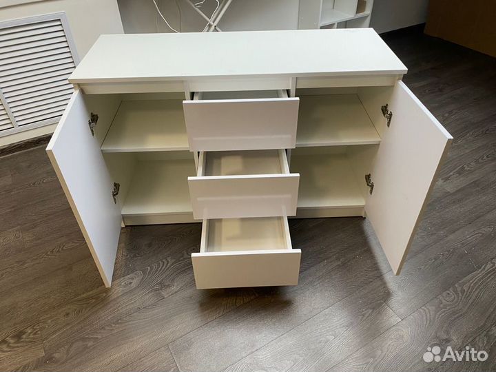 Комод белый с ящиками