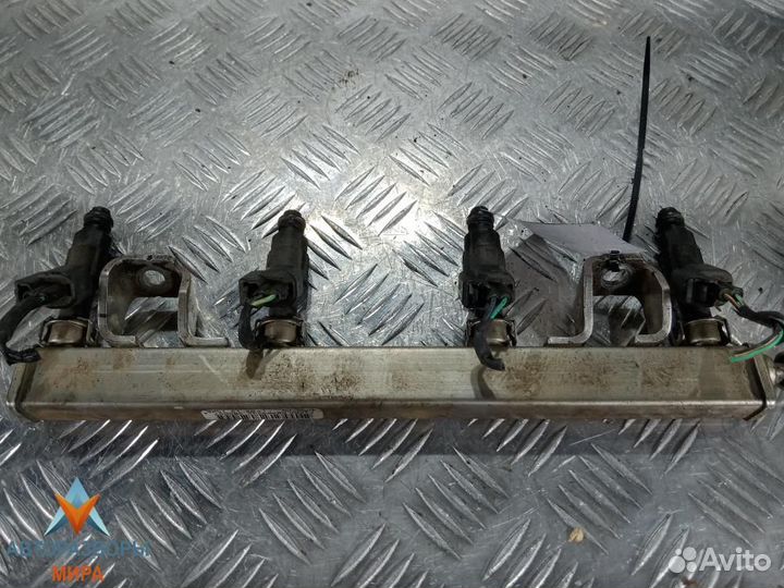 Топливная рампа Ford Focus 2 2006 4M5G-9D280-DB