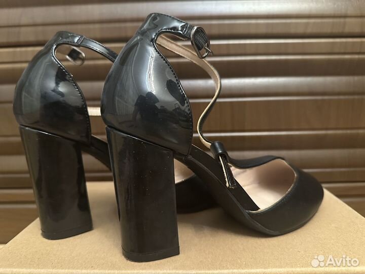 Туфли женские 35 размер черные