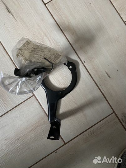 Кронштейн насоса VAG 06A906615L