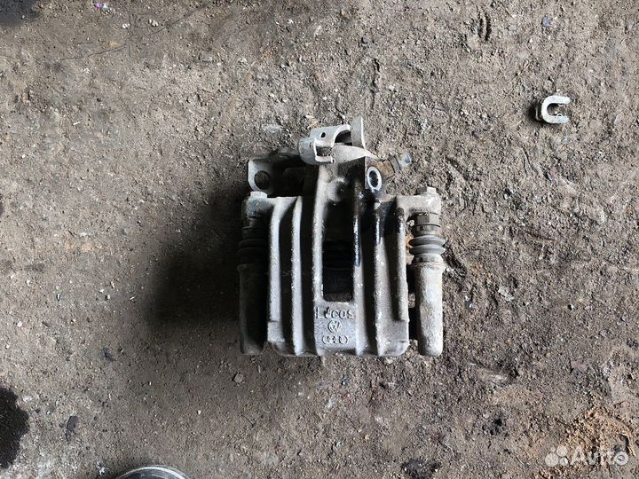 Volkswagen polo Суппорт