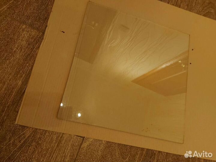 Стекло от витринных полочек