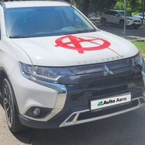 Mitsubishi Outlander 2.0 CVT, 2021, 48 000 км, с пробегом, цена 2 950 000 руб.