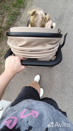 Прогулочная коляска с надувными колесами