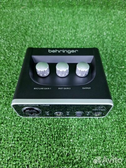 Звуковая карта Behringer U-Phoria UM2