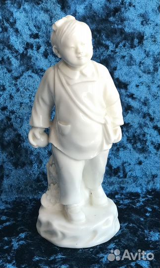 Старый Китай, статуэтка Девочка с яблоком