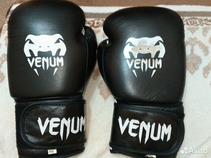 Боксерские перчатки 10 oz