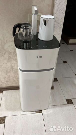 Кулер с чайным столиком (тиабар)