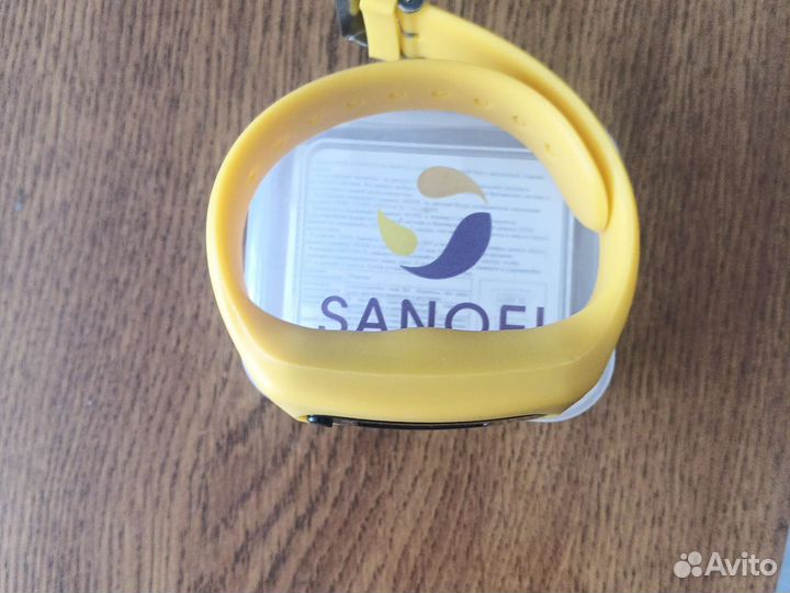 Фитнес браслет sanofi