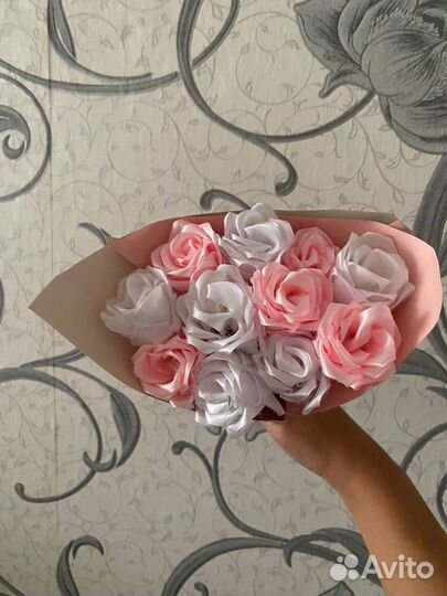 Букет из атласных роз