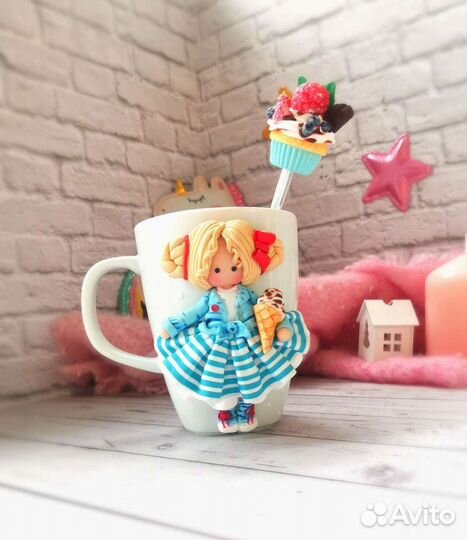 Кружки с декором из полимерной глины куклы