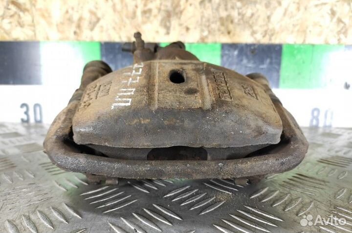 Суппорт передний правый Toyota Corolla AE110