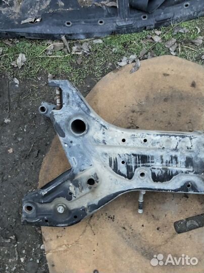 Подрамник mitsubishi colt z36