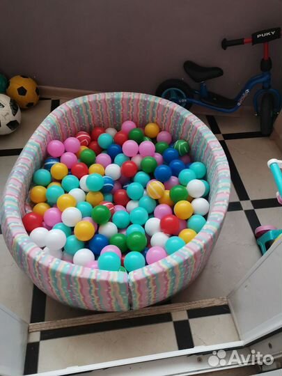 Сухой бассейн с шариками