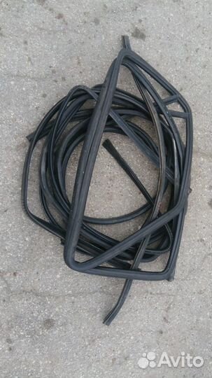 Уплотнитель Форд Фиеста 3 дорестайл