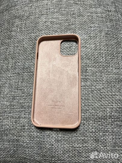 Чехол на iPhone 13