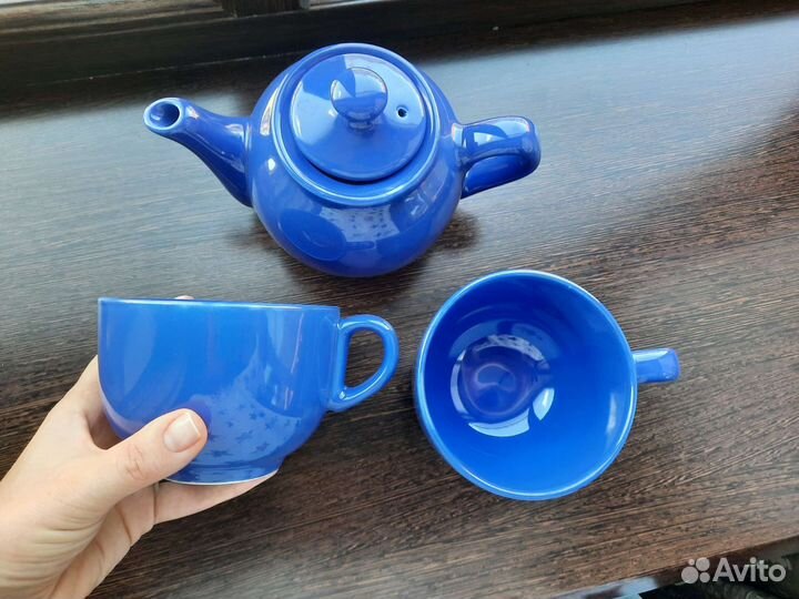 Заварочный чайник и 2 чашки