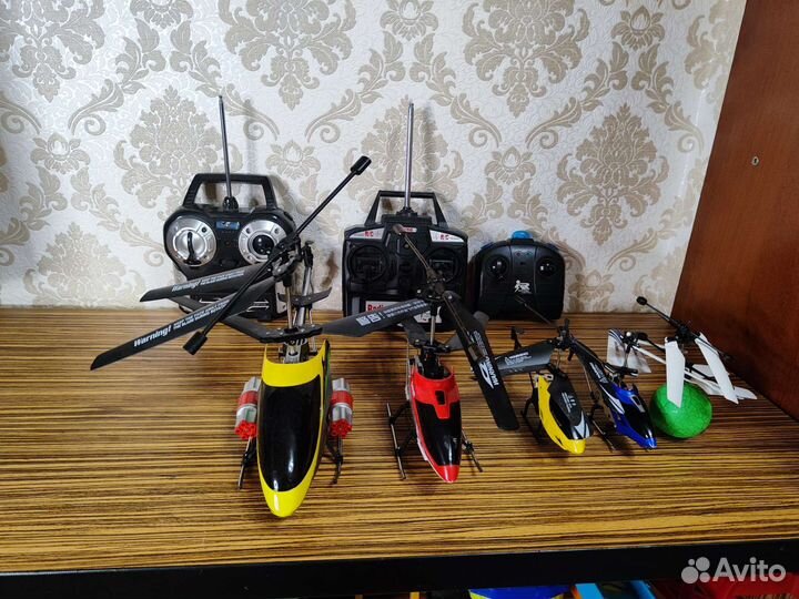 4 вертолета и шар летающий