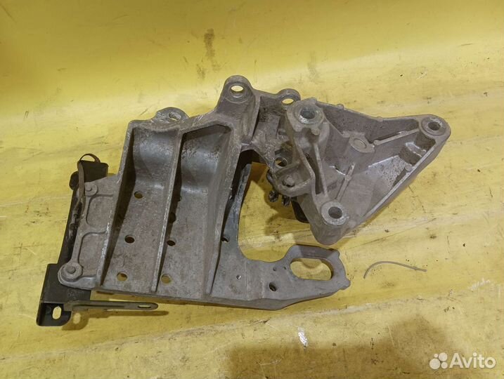 Кронштейн опора двигателя Nissan Qashqai J10