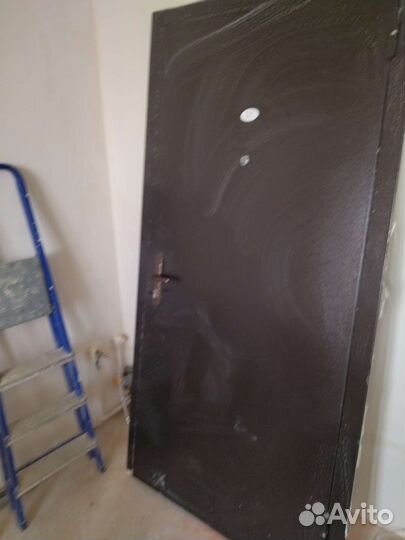 Дверь входная металлическая новая
