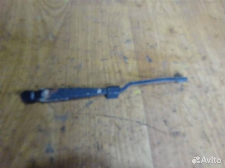 Поводок стеклоочистителя заднего Jeep Grand Chero