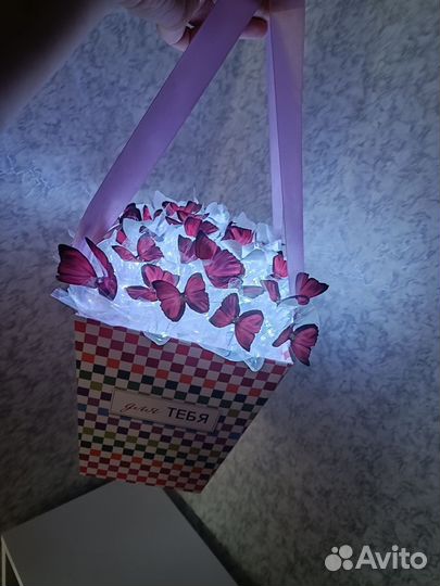 Светящийся букет из бабочек