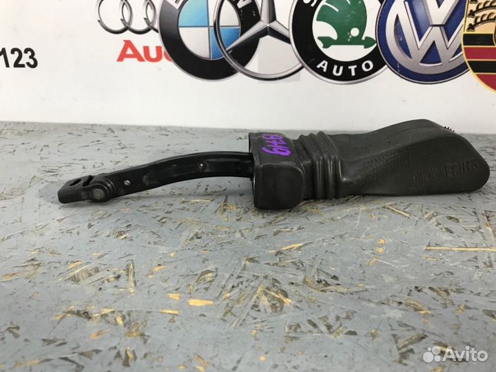 Ограничитель двери передний Audi Q5 8R cdnc 2011