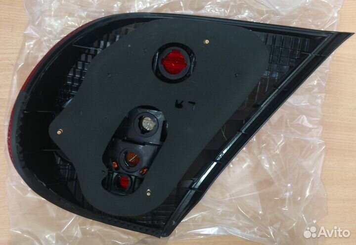 Фонарь задний левый toyota camry 81561AA050