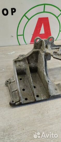 Кронштейн опры МКПП Nissan Qashqai J10 HR16DE 2007