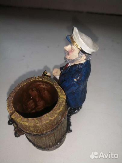 Статуэтка подсвечник Капитан