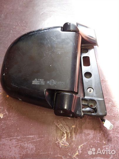 Mitsubishi Delica правое зеркало