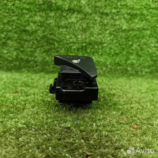 Кнопка обогрева сидений передняя правая Kia 3