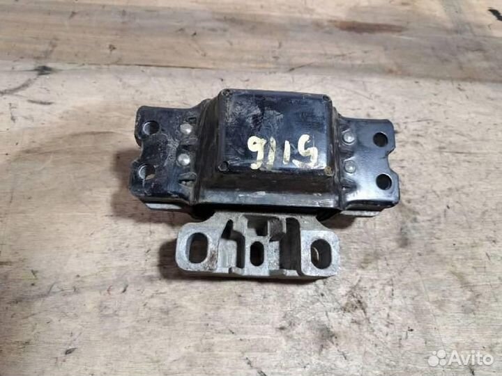 Опора двигателя VW Passat (B6) 2005-2010