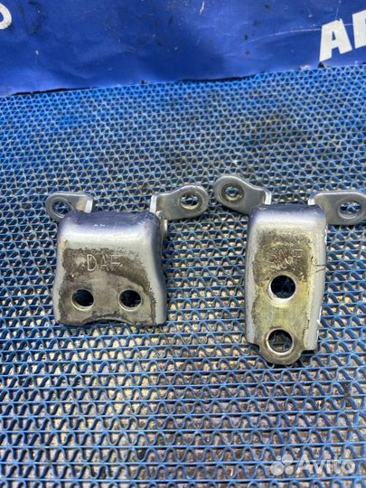 Петля двери Honda Accord 7 седан 2006