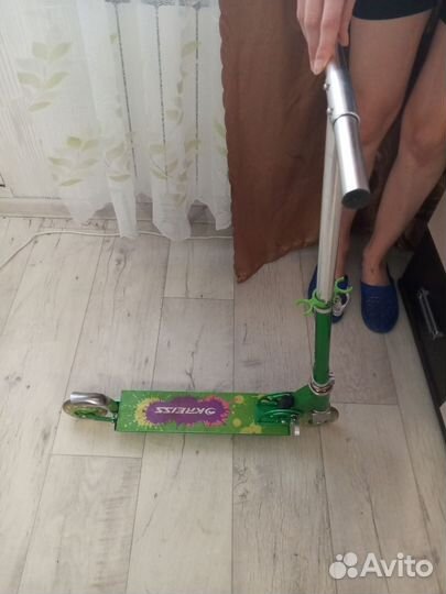 Самокат в хорошем состоянии. Складывается