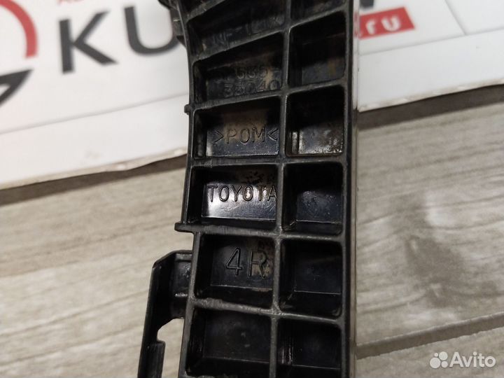 Кронштейн переднего бампера Camry 40 правый